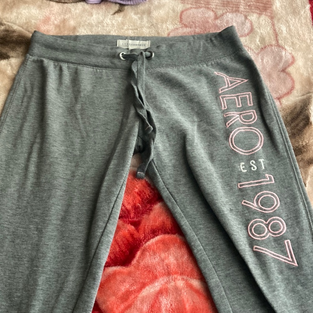 I’m selling this AEROPOSTALE SWEATS
